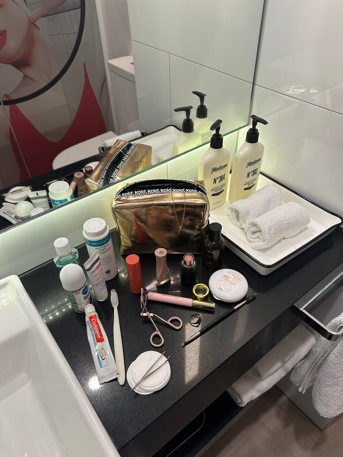 Best travel makeup bag with insulated lining and waterproof zipper to help prevent makeup leaks in handbags or suitcases
